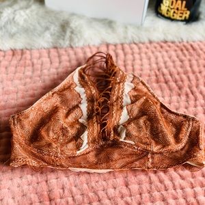 MOVING SALE 🎉 VS Lace Bralette NWOT ✨